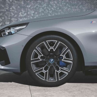 Комплект НОВИ Зимни гуми и джанти BMW Style 939M Aerodynamik за BMW G60 G61 MIX